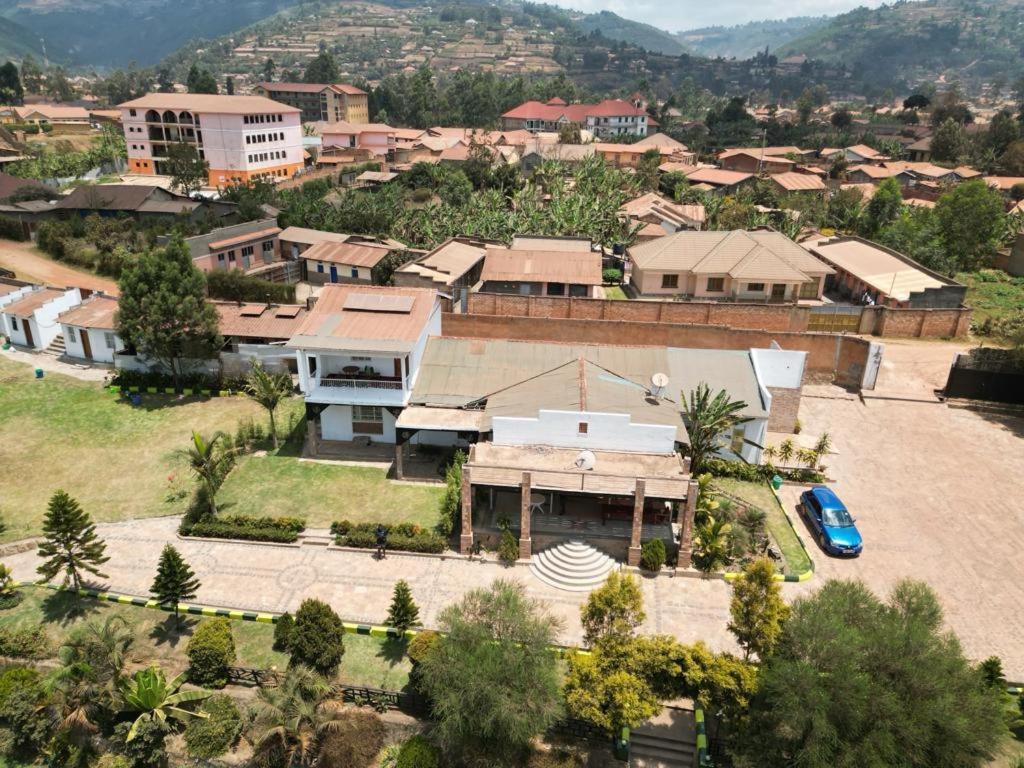 Riverside Resort Hotel Kabale Exteriör bild