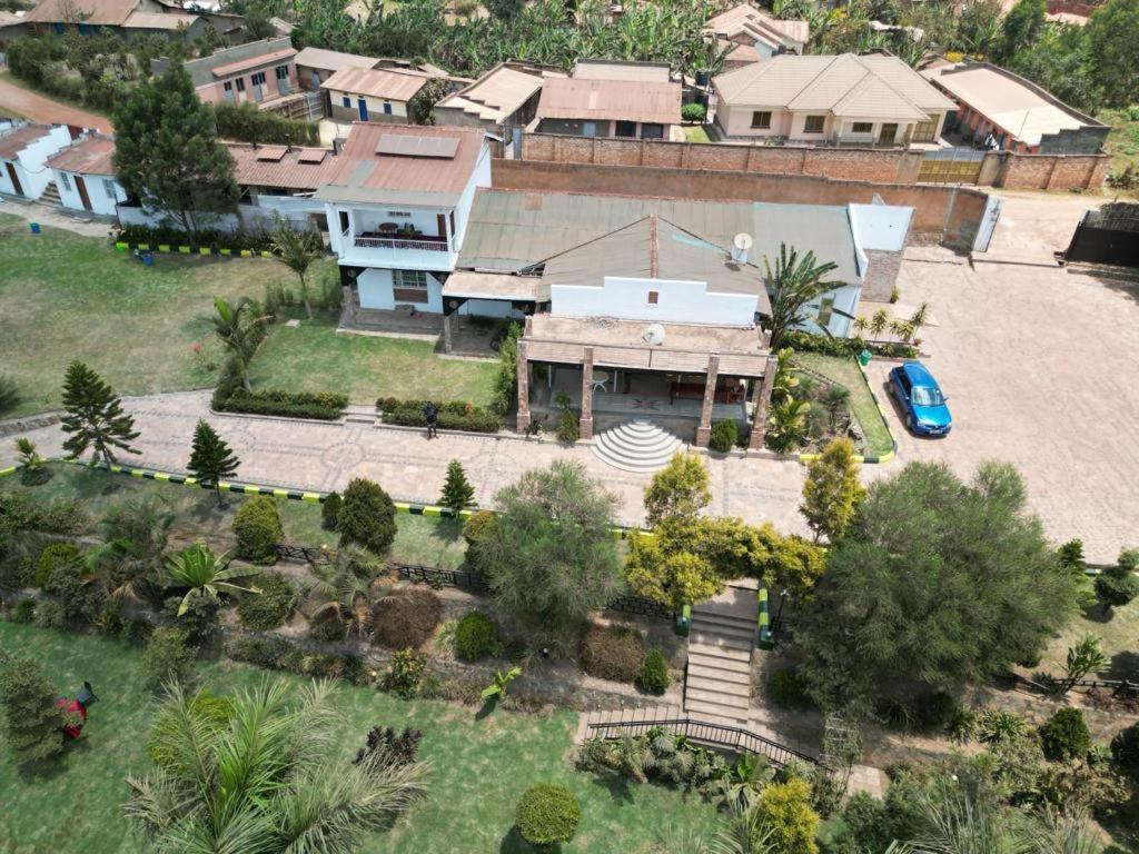 Riverside Resort Hotel Kabale Exteriör bild