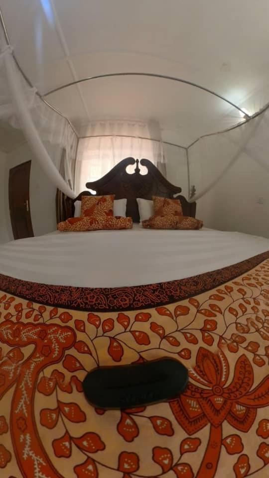 Riverside Resort Hotel Kabale Exteriör bild