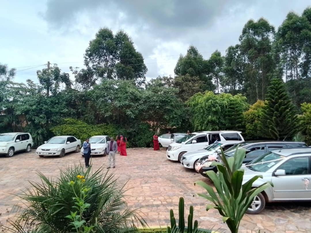 Riverside Resort Hotel Kabale Exteriör bild